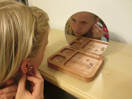 MWP Magnetic Jewelry Holder with Mirror