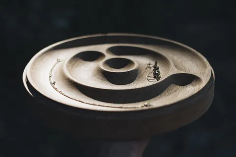 Ripple Jewellery Holder