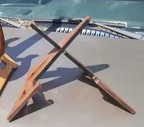 Headless guitar stand