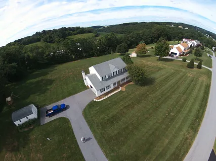 JohnsRobertLorraineUrnFront